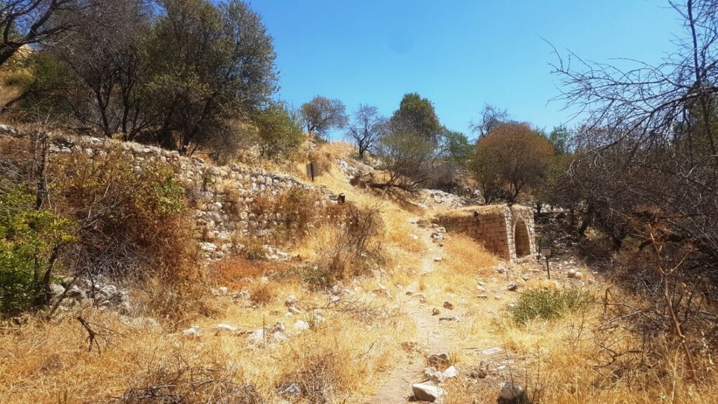 מבנה שוקת המים צילום ממערב